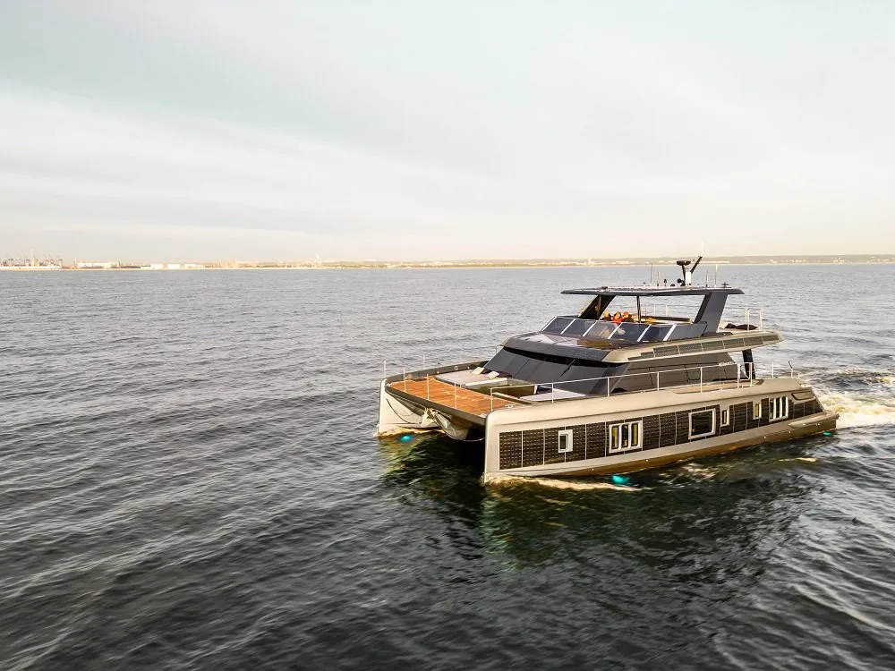 fernando-alonso-sunreef-60-power-eco-electric-catamaran-solar-panels