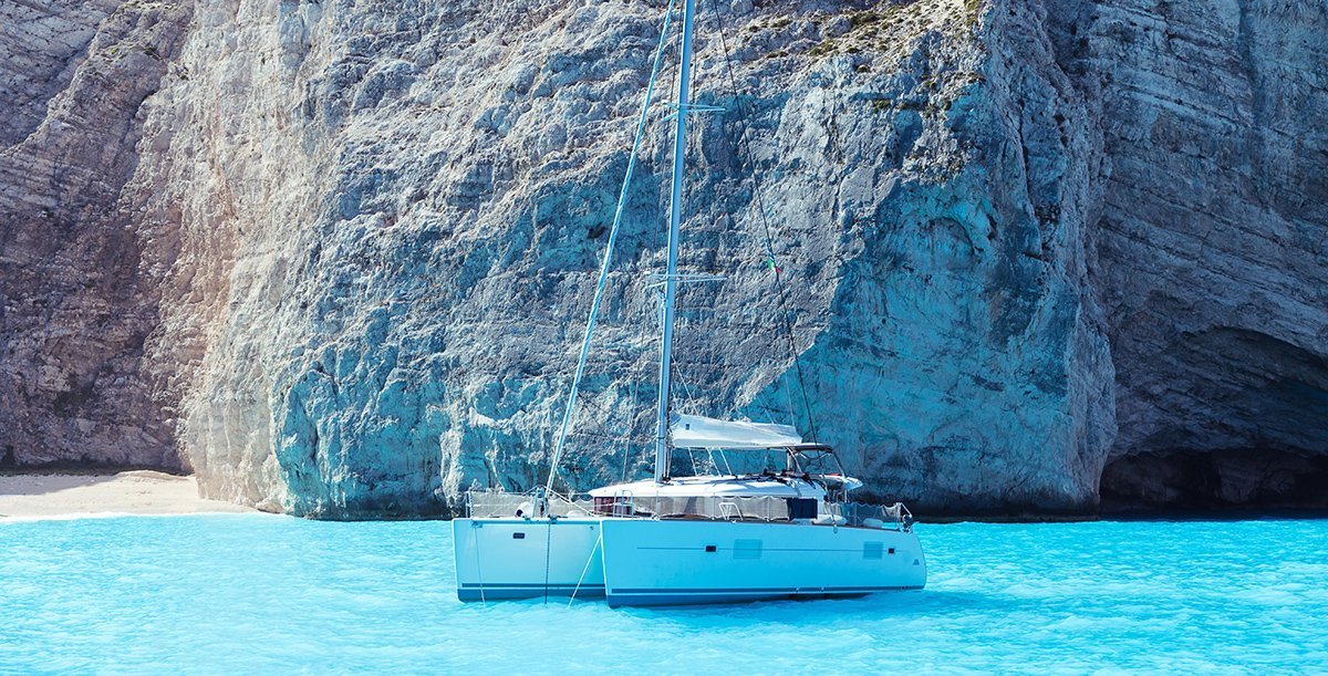 bareboat-sailing-yacht-charter-greece-mediterranean-blue-water