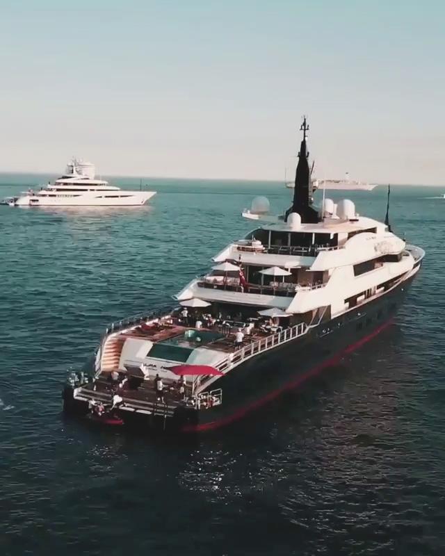 lewis-hamilton-monaco-grand-prix-superyacht-charter